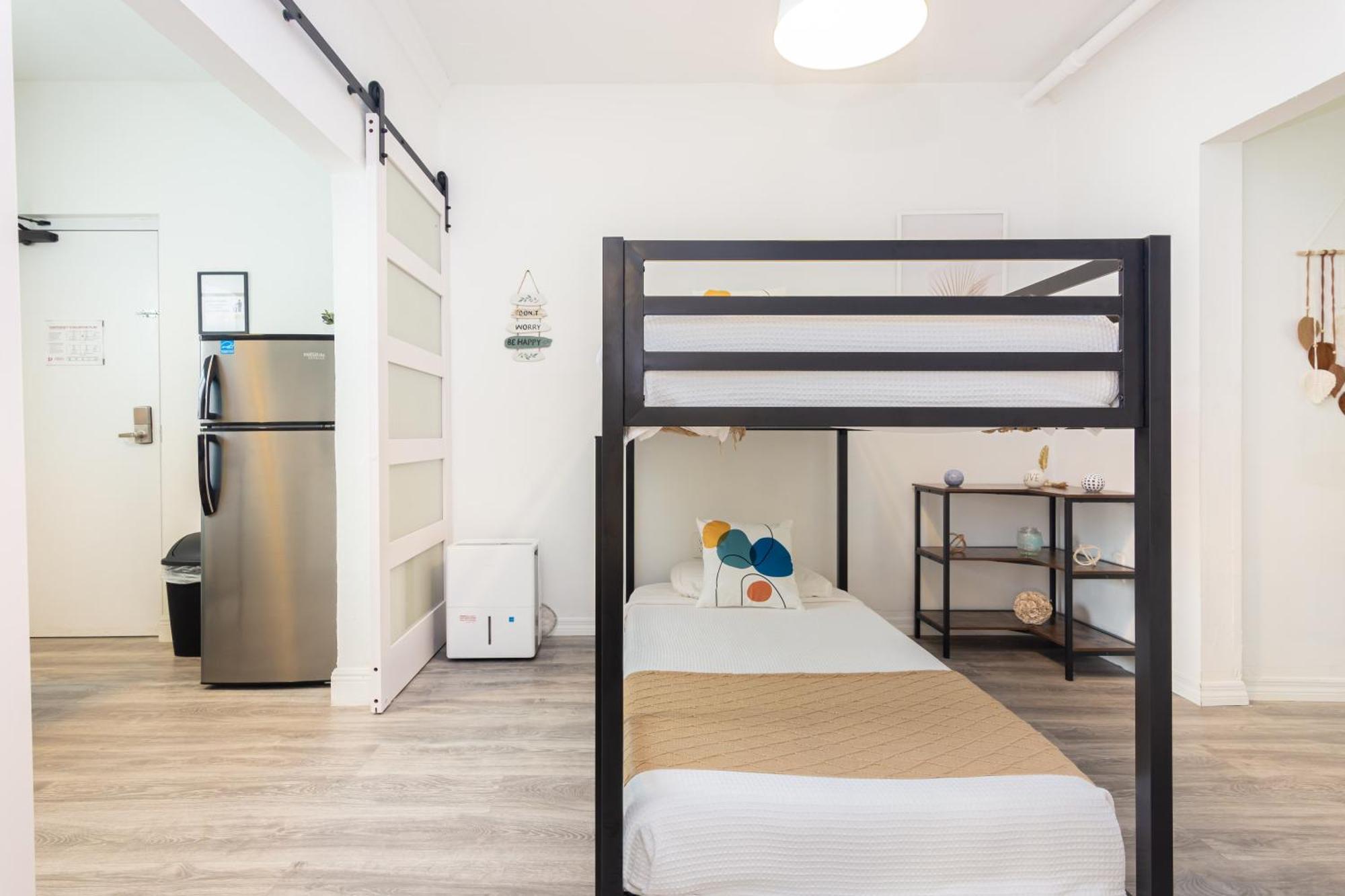 West Deco Aparthotel Miami Beach Room photo