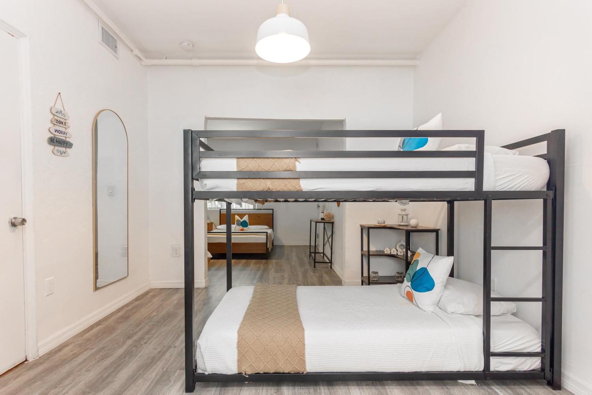 West Deco Aparthotel Miami Beach Room photo